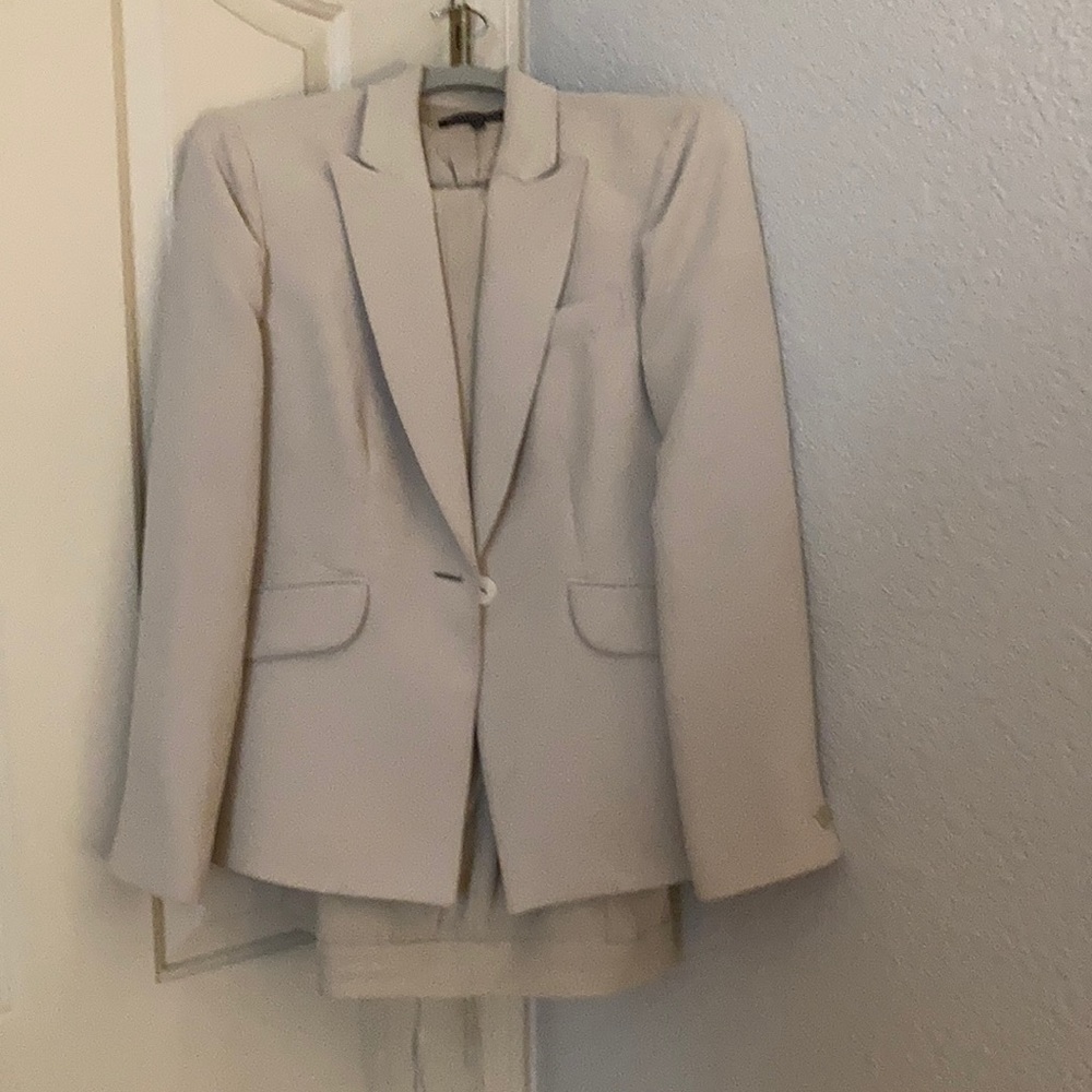 Fabulous taupe Jones New York Suit jacket & pants